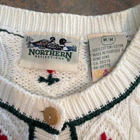 Northern Reflections Vintage Cardigan Cable Knit White Sweater Red Flowers Mediu - Picture 2 of 8